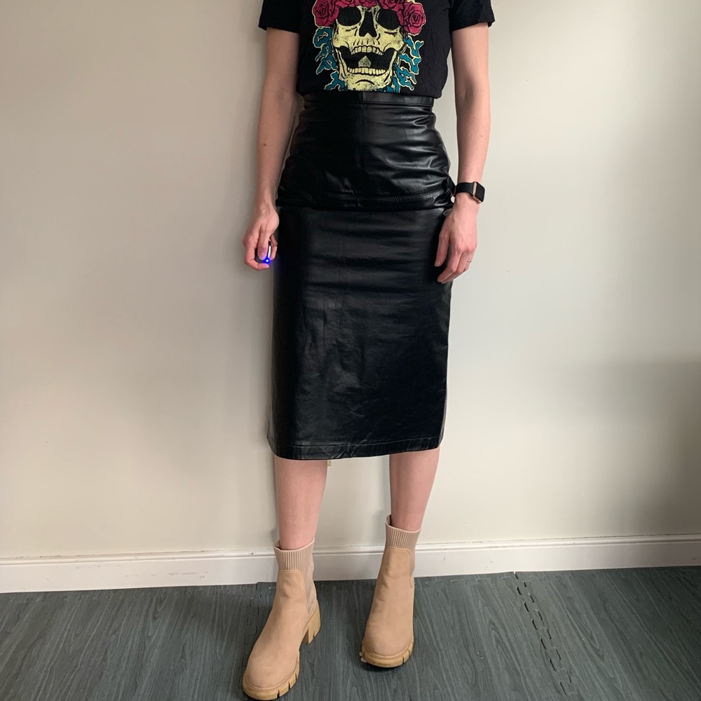 Vintage Wilson 100% black leather midi skirt